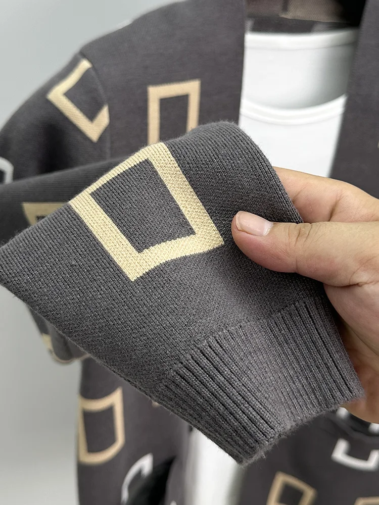 Luxury Quality Men's Designer  - Men'S Fashion V Neck Sweater ulasan dan harga